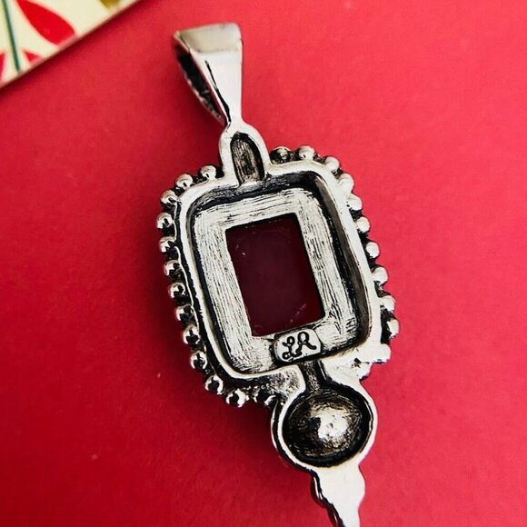 Lady Remington LR Vintage Cranberry and Black Pendant Silver Tone - Picture 2 of 2